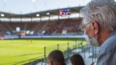 Μέτρα για την πανδημία: «Ναι» των ειδικών σε όρθια διασκέδαση, χωρητικότητα 50% στα γήπεδα και σχολικές εκδρομές