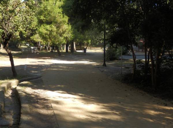 Μπήκαν κυβόλιθοι στο Πάρκο Σιδηροδρόμων