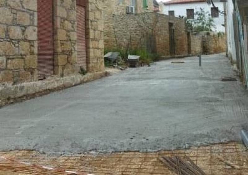 Προχωρά η ανάπλαση πεζοδρομίων στα Φιλιατρά