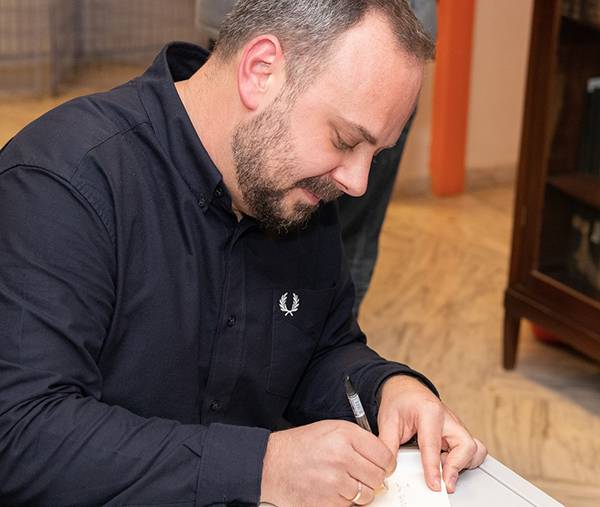 Ο συγγραφέας Χάρης Βασιλάκος για το βιβλίο του “Omertà”