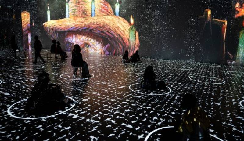 Το Met της Νέας Υόρκης σε "αφήνει" να φορέσεις το ψάθινο καπέλο του Βαν Γκογκ