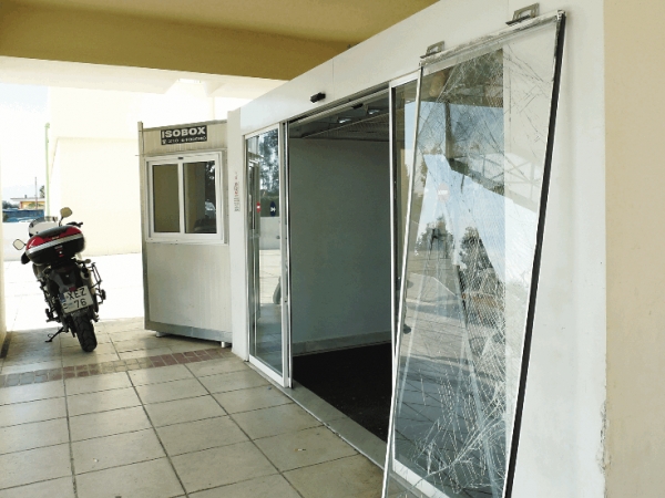 Μπήκε με τη μηχανή στα Επείγοντα του Νοσοκομείου επειδή δεν τον εξυπηρετούσαν