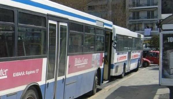 Χειροπέδες σε ανήλικο που "χτύπησε" χρησιμοποιημένο εισιτήριο σε λεωφορείο