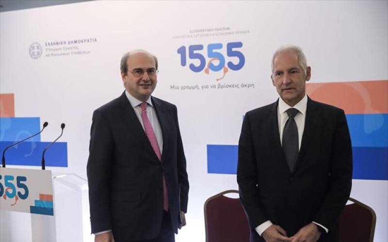 Χατζηδάκης: Νέα εποχή στην εξυπηρέτηση των ασφαλισμένων - Τι αλλάζει με το 1555