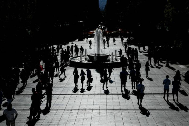 Δημογραφικό: Οριακή μείωση του μόνιμου πληθυσμού στην Ελλάδα το 2024