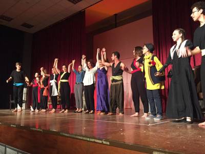 Σκόρπισαν γέλιο με τη "Μήδεια" του Μποστ οι μαθητές του Γυμνασίου Κυπαρισσίας