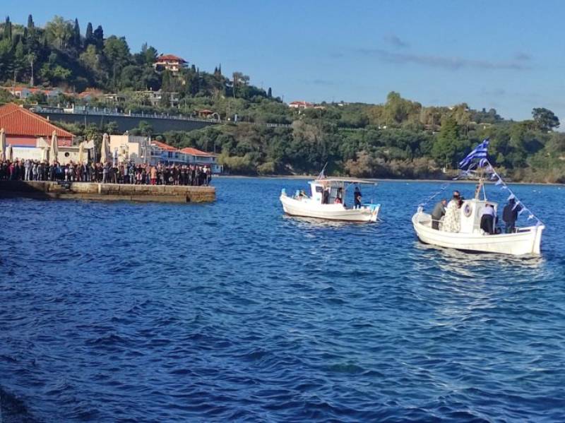 Τα Θεοφάνια στην Κορώνη (βίντεο)