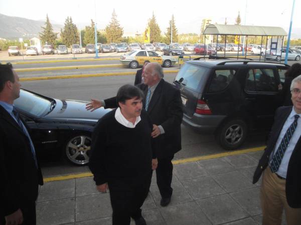 Στο αεροδρόμιο ο Περ. Παπαδόπουλος για το Κέντρο Διαστημικής Ερευνας