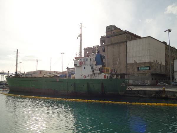 Στο σφυρί τρεις… βόμβες που απειλούν το λιμάνι