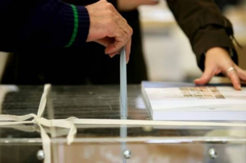 Στα παλιά εκλογικά τμήματα η ψηφοφορία
