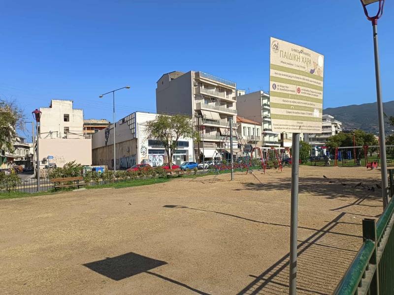 Αναζητώντας το πράσινο στην κεντρικότερη παιδική χαρά της Καλαμάτας