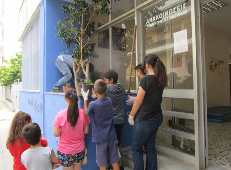 Φύτεψαν τα κηπάρια στο 4ο Δημοτικό Καλαμάτας