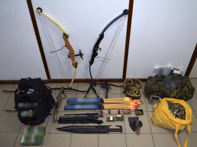 Καλαμάτα: Αυτό είναι το οπλοστάσιο των... οπαδών του Δία (βίντεο και φωτογραφίες)