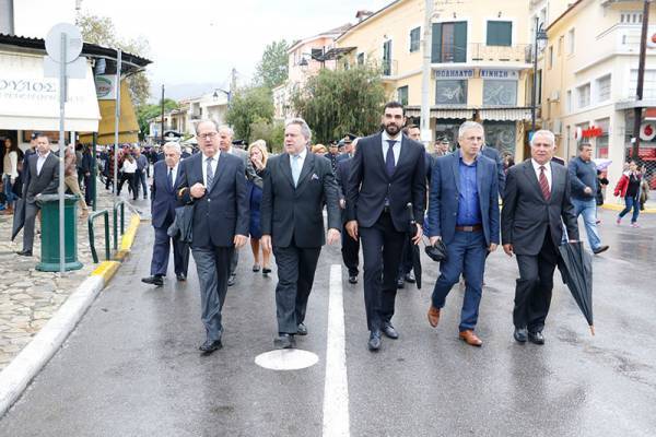 Πουλώντας τις χούντες ως εθνικό υπόδειγμα