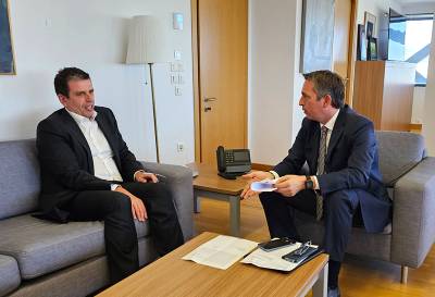 Προτάσεις Μαντά σε Καιρίδη για αύξηση εργατών γης