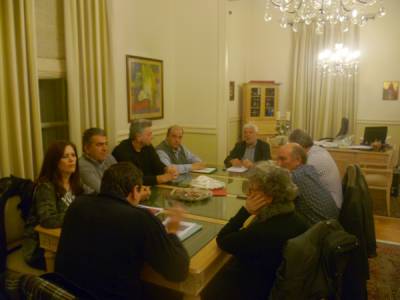 Ο Τατούλης πετάει το γάντι στους δημάρχους για τα σκουπίδια