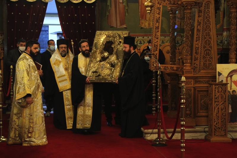 Καλαμάτα: Ξεκίνησαν οι εορταστικές εκδηλώσεις με την ενθρόνιση της εικόνας της Υπαπαντής (φωτογραφίες)