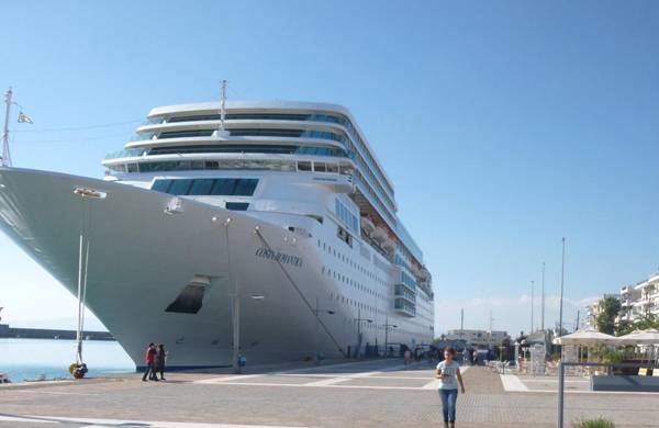 Ξανά στην Καλαμάτα χθες το "Costa Neoromantica" (φωτογραφίες)
