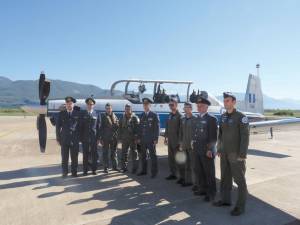 Εντυπωσιακή αεροπορική επίδειξη από Τ-6Α "Δαίδαλος" στην Καλαμάτα (βίντεο και φωτογραφίες)