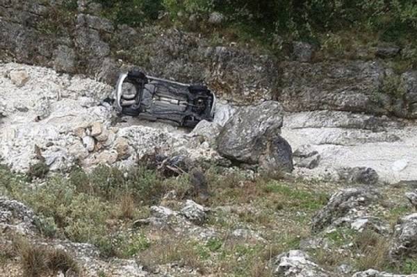 &quot;Βουτιά&quot; θανάτου για 55χρονο στη Γορτυνία: Έπεσε με το Ι.Χ. του σε γκρεμό