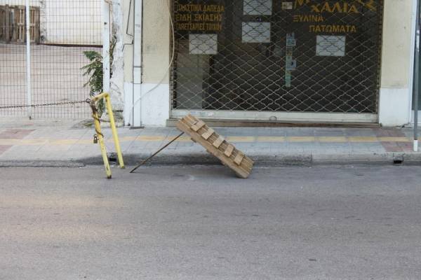 Εμπορεύματα και πινακίδες σε 150 θέσεις στάθμευσης στην Κυπαρισσία