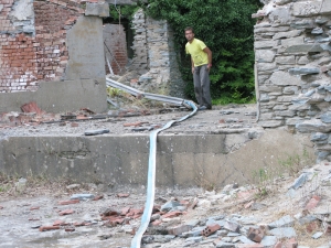 Ο Θοδωρής Ζαφειρόπουλος για το "Sanatorio project": "Μου αρέσει να βλέπω τους θεατές να απολαμβάνουν το έργο" (φωτογραφίες)