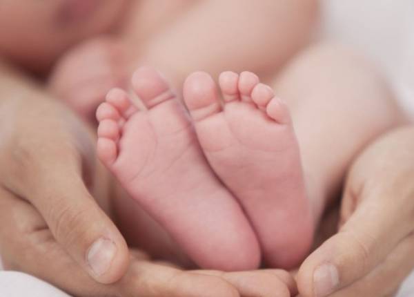 Είδη για βρέφη και αστέγους παρέλαβε η Περιφέρεια