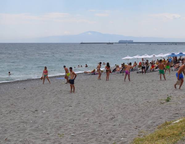 Ο Νίκας διαβεβαιώνει: Η θάλασσα της Καλαμάτας έχει πεντακάθαρα νερά