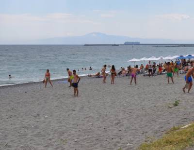 Ο Νίκας διαβεβαιώνει: Η θάλασσα της Καλαμάτας έχει πεντακάθαρα νερά