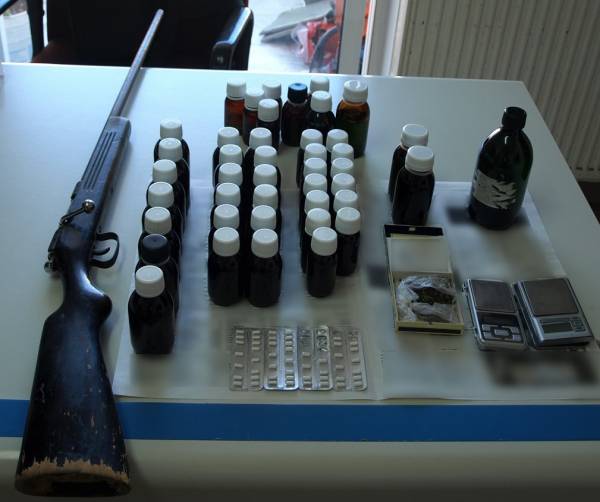 Φιαλίδια μεθαδόνης, χασίς και χάπια σε σπίτι στο Βλαχιώτη Λακωνίας