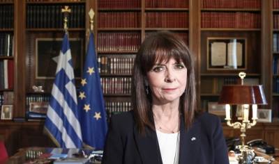 Σακελλαροπούλου: Ανανεώνουμε τη δέσμευση να μην κυριαρχήσει ποτέ ξανά το σκοτάδι του αντισημιτισμού και του ρατσισμού