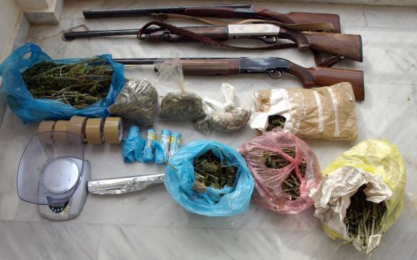 Συνελήφθη 68χρονος με 3 κυνηγετικά όπλα και χασίς στη Σπάρτη