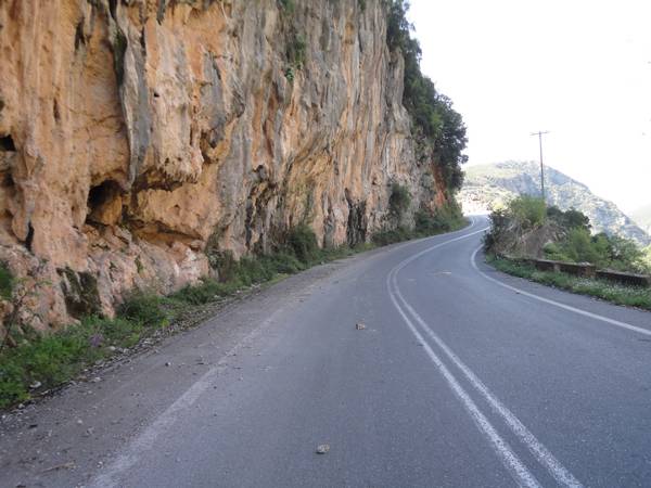 "Εβρεξε" πέτρες στην εθνική Καλαμάτα - Σπάρτη