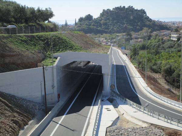 Να παραδώσει τον περιφερειακό