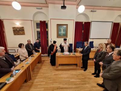 Ευχές και μηνύματα για το 2026 στην κοπή βασιλόπιτας του Δημοτικού Συμβουλίου Καλαμάτας