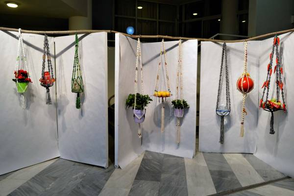 "Hanging things" στο Πνευματικό Κέντρο Καλαμάτας (φωτογραφίες)