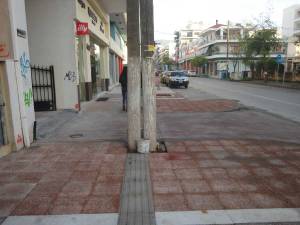 Κολόνα στη διάβαση τυφλών