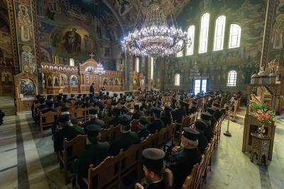 Καλαμάτα: Εκτακτη ιερατική σύναξη για δώρα Χριστουγέννων και Πάσχα