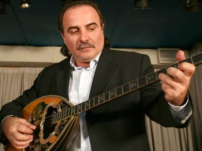 O ρεμπέτης Μπάμπης Τσέρτος αύριο στις “Ammothines”