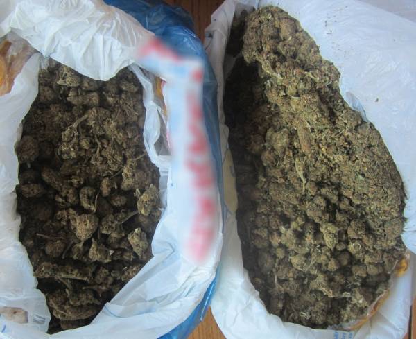 Δύο συλλήψεις στον αυτοκινητόδρομο Κόρινθος - Τρίπολη - Καλαμάτα: Μετέφεραν με αυτοκίνητο 2 κιλά χασίς!