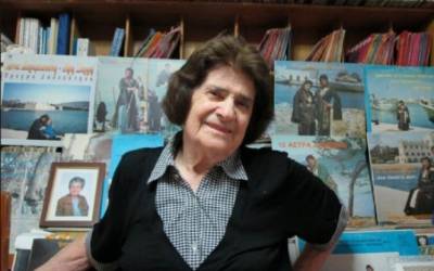 Πέθανε η τραγουδίστρια Άννα Σαρρή Καραμπεσίνη