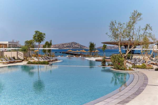 Πλούσιο μουσικό πρόγραμμα για τον 1 χρόνο W Costa Navarino