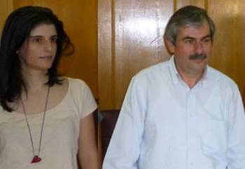 Πετράκος και Ψαρρέα ζητούν κατάργηση του κουκουλονόμου