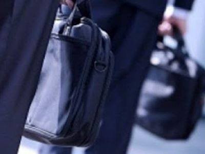 Παρίστανε τον εφοριακό και εξαπατούσε ηλικιωμένους στην Πυλία