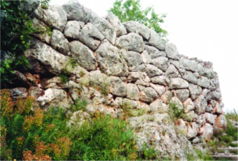το 1803 ο Κολοκοτρώνης έστειλε την οικογένειά του για λίγο στη Γιάννιτσα
