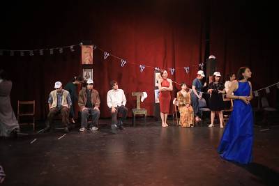 Από τα φοιτητικά έδρανα στο θεατρικό σανίδι - H Καλαμάτα στο “μικροσκόπιο” ως «φοιτητούπολη»