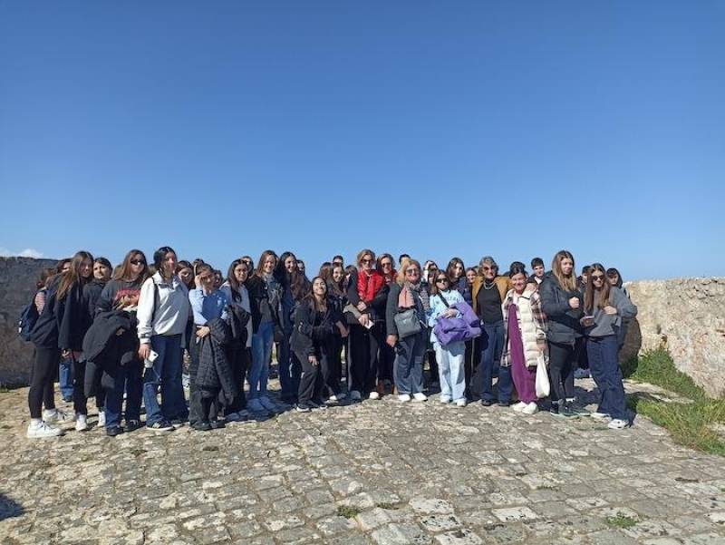 Μαθητές από τα Τρίκαλα περιηγήθηκαν στην Πύλο