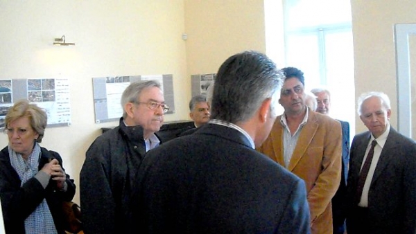 Βίντεο από την ξενάγηση του τέως βασιλιά Κωνσταντίνου στο σπίτι του Κωστή Τσικλητήρα