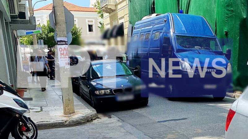 Στην Καλαμάτα υπό δρακόντεια μέτρα ασφαλείας η Πόλα Ρούπα για να δει την οικογένειά της