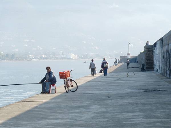 Νέος διαγωνισμός για φώτα στον λιμενοβραχίονα της Καλαμάτας